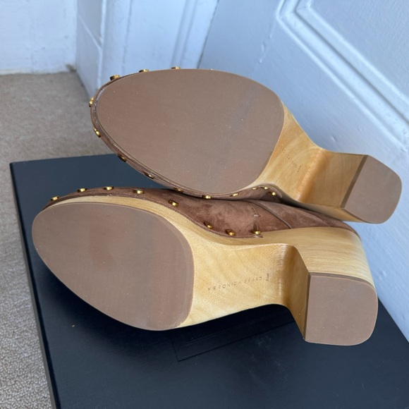 Veronica Beard
Women's Dacey Buckled Strap Clogs Sz 9,5 - Picture 5 of 10